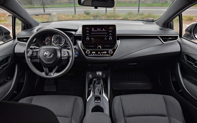 Toyota Corolla cena 63900 przebieg: 230000, rok produkcji 2019 z Boguchwała małe 529